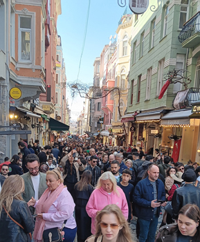 Noir du monde overtourism