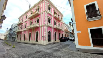 Bright colors in Old Twon, San Juan, Puerto Rico